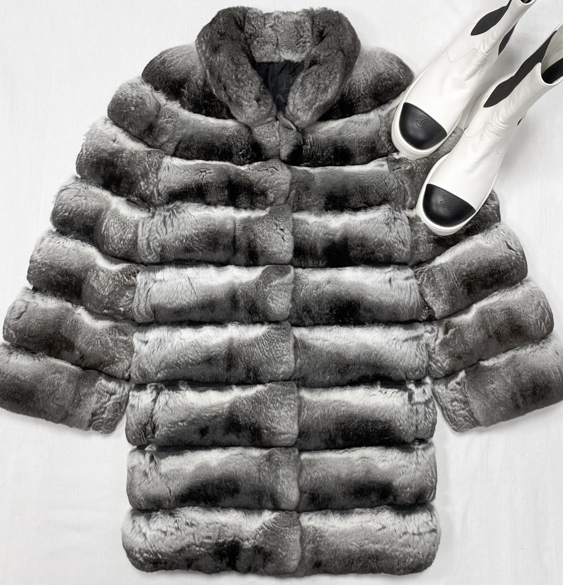 Шуба / мех шиншиллы / размер S цена 125 240 руб 
Ботинки Chanel размер 39 цена 125 240 руб 