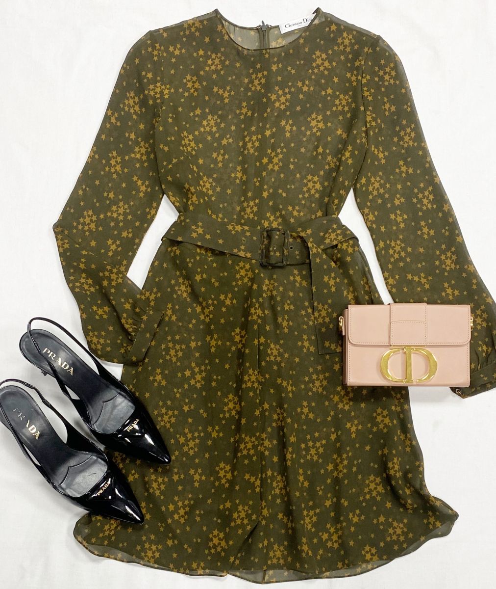 Платье Christian Dior размер 36 цена 46 965 руб
Босоножки Prada размер 39.5 цена 62 620 руб
Сумочка Christian Dior 