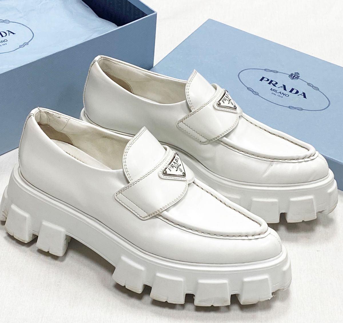 Лоферы Prada размер 38.5 цена 31 310 руб
