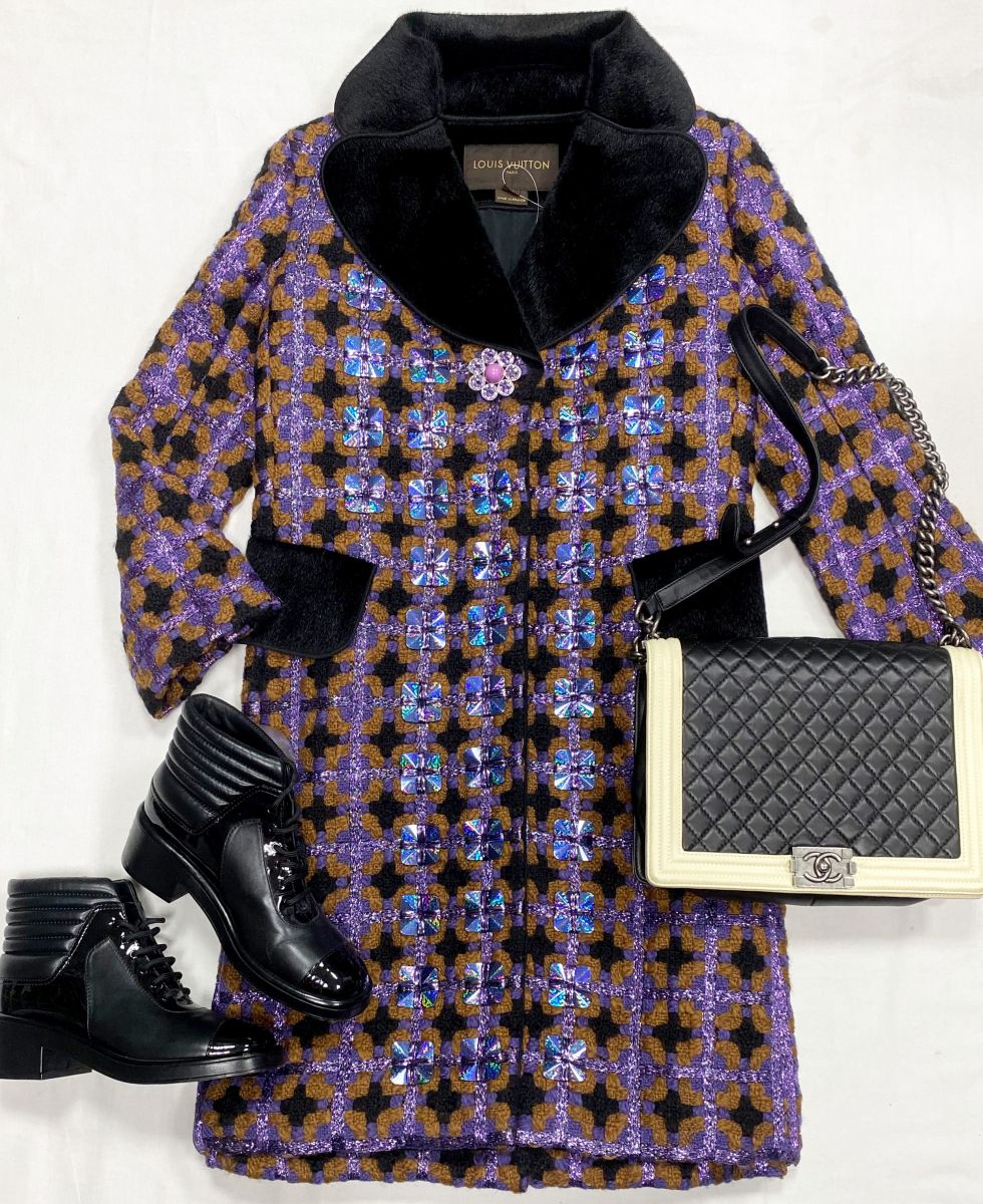 Пальто/ твид/ люрекс/ Louis Vuitton размер 40 цена 62 620 рубБотинки Chanel размер 40 цена 156 550 рубСумка Chanel