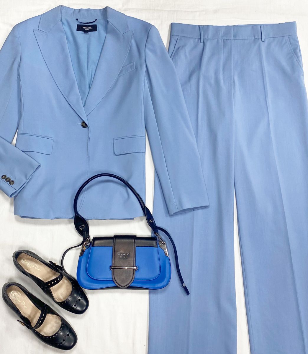 Костюм Weekend Max Mara размер 46 цена 23 483 руб 
Туфли Christian Dior размер 39 цена 46 965 руб 
Сумка Prada