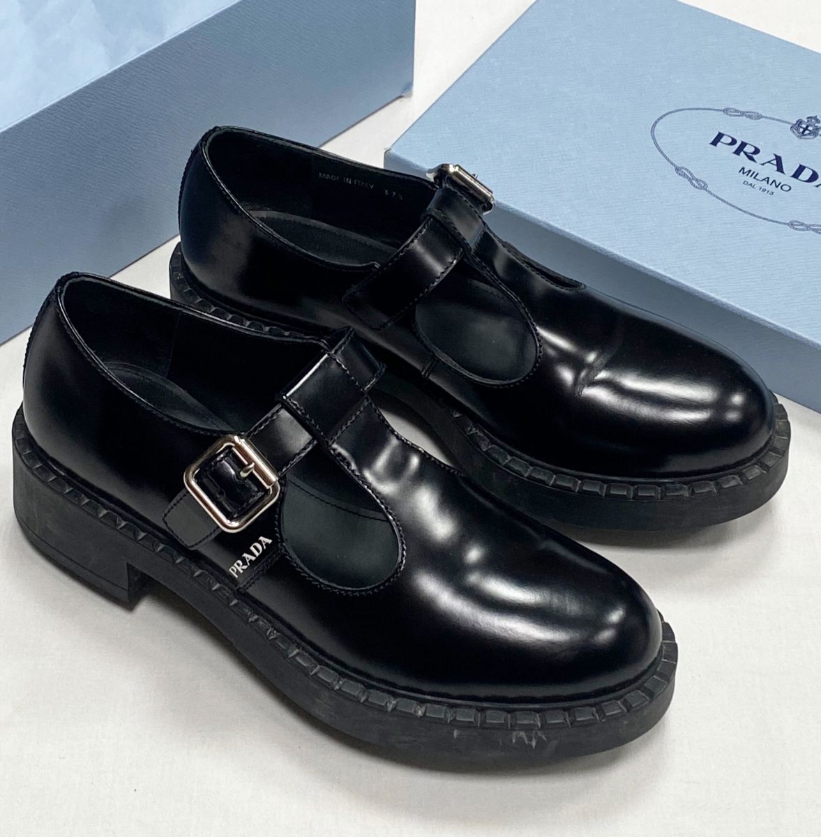 Ботинки Prada размер 37.5 цена 39 138 руб
