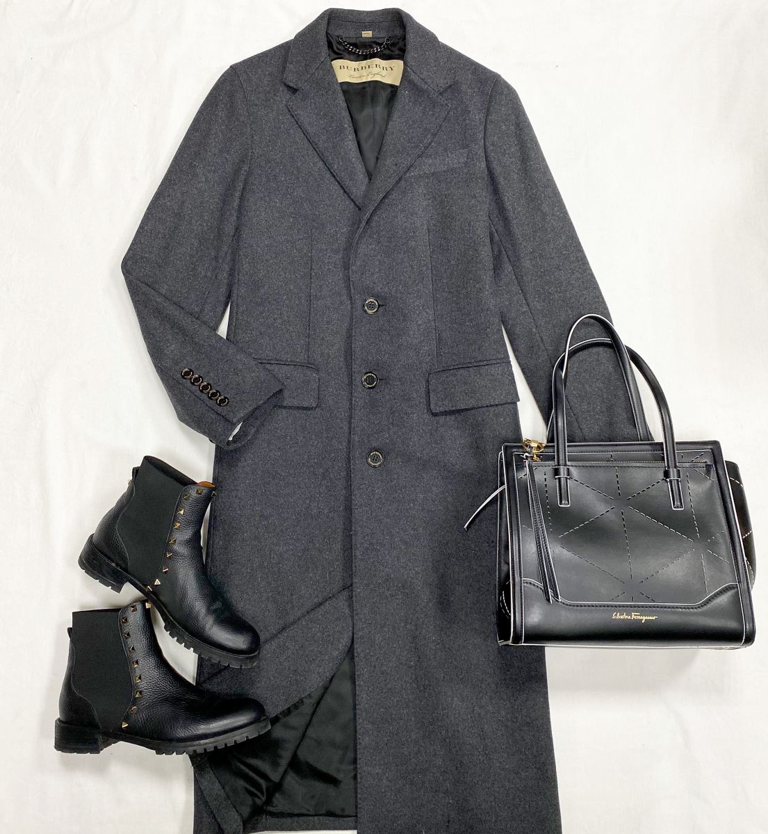 Пальто Burberry размер 46 цена 62 620 руб 
Ботинки Valentino размер 40 цена 23 483 руб 
Сумка Salvatore Ferragamo 