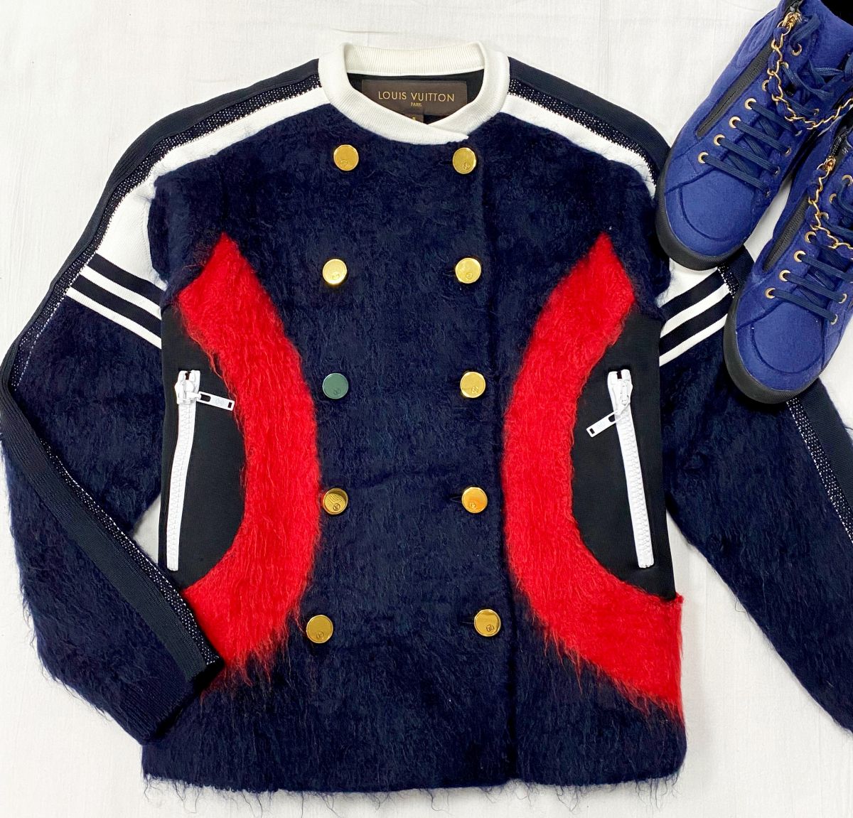 Жакет Louis Vuitton размер S цена 62 620 руб Кроссовки Chanel размер 38.5 цена 23 483 руб