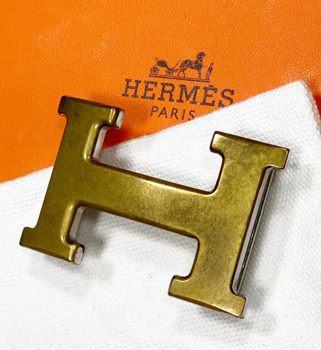Пряжка Hermes цена 15 655 руб
