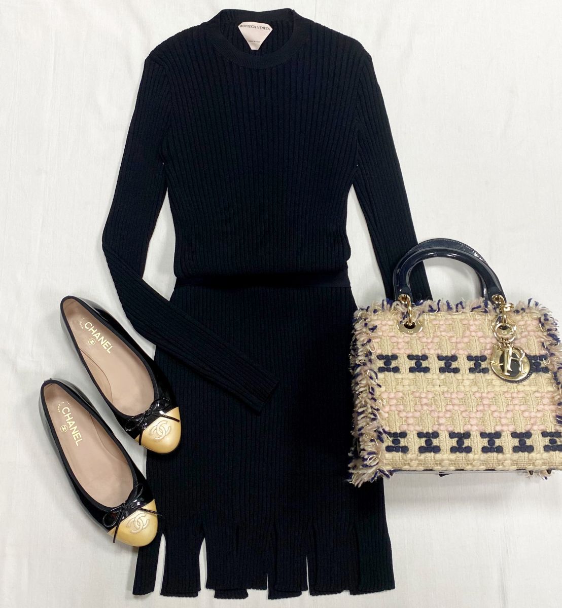 Костюм / кофта + юбка / Bottega Veneta размер S цена 46 965 руб 
Балетки Chanel размер 38 цена 31 310 руб 
Сумка Christian Dior