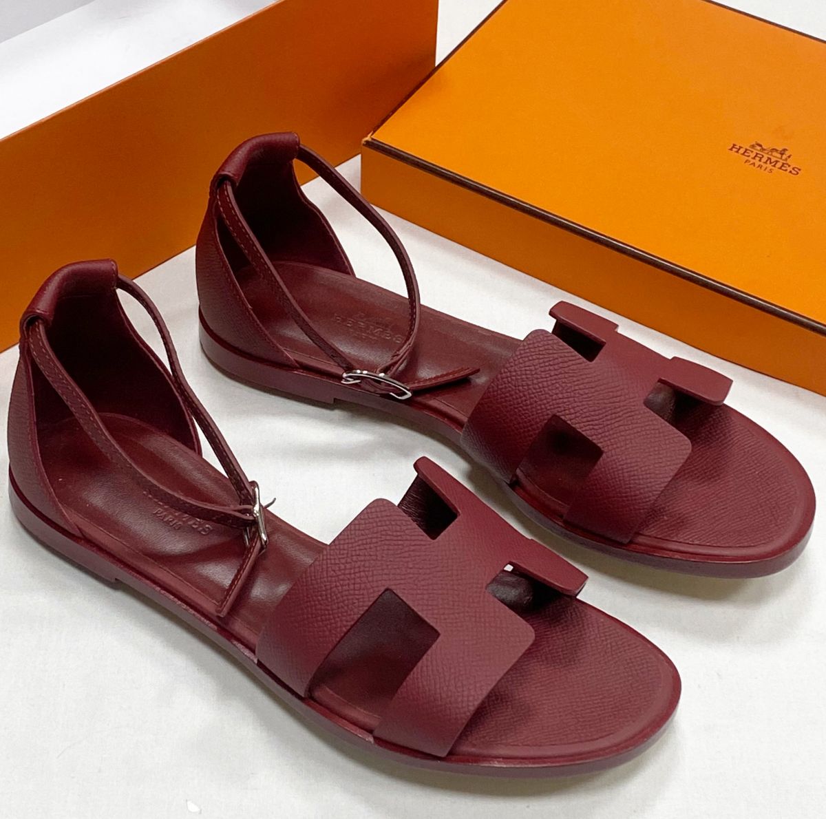 Босоножки Hermes размер 37 цена 46 965 руб
