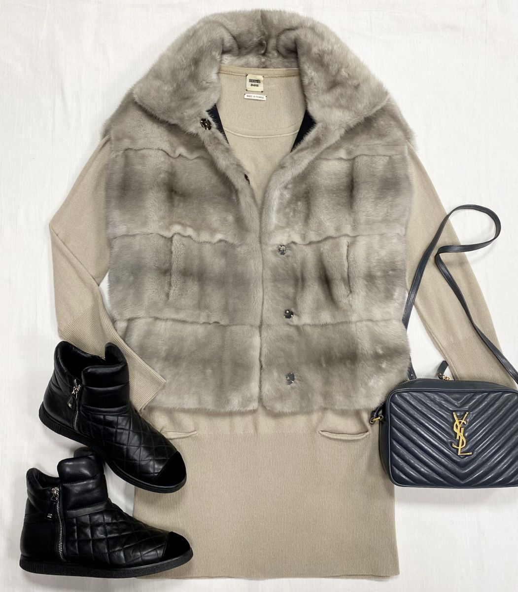 Жилет / мех норки / размер 42 цена 109 585 руб
Платье / шерсть / Hermès размер 44 цена 10 959 руб 
Ботинки Chanel размер 40 цена 31 310 руб 
Сумка Saint Laurent