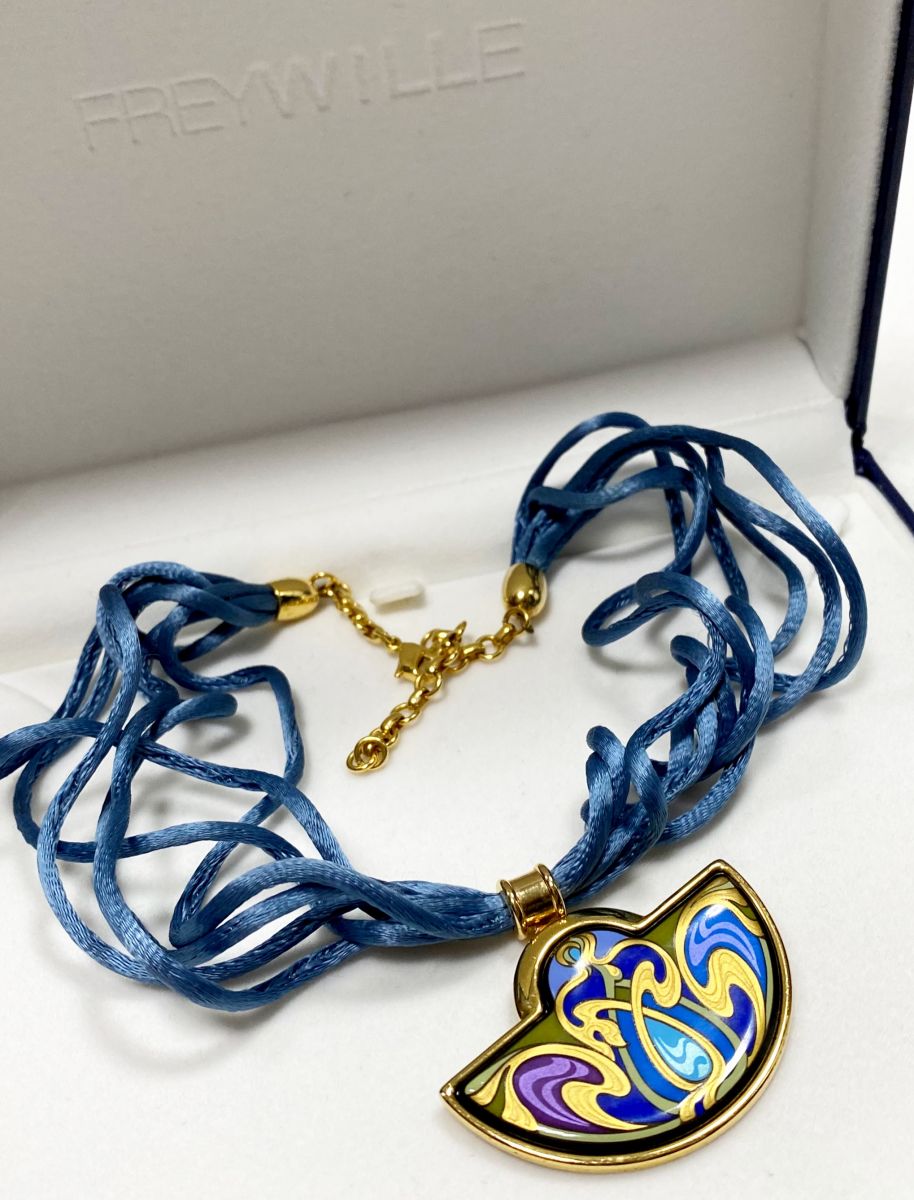 Колье FreyWille цена 28 179 руб / упаковка /