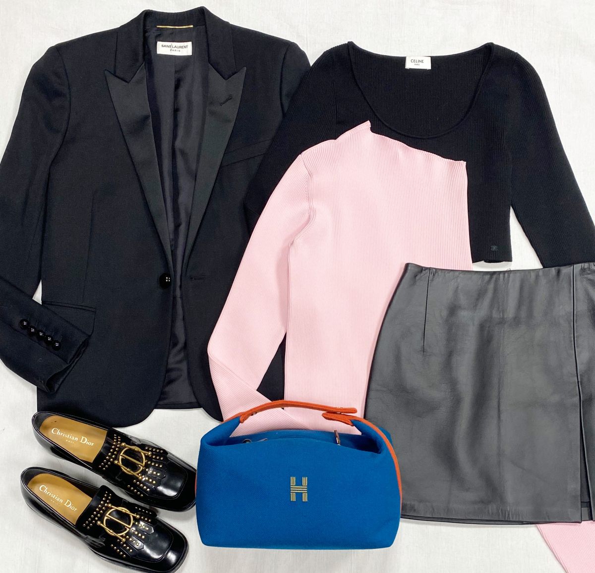 Жакет Saint Laurent размер 38 цена 31 310 руб
Кофта Celine размер S цена 23 483 руб
Кофта Celine размер S цена 26 614 руб
Лоферы Christian Dior размер 37 цена 54 793 руб
Сумка Hermes 