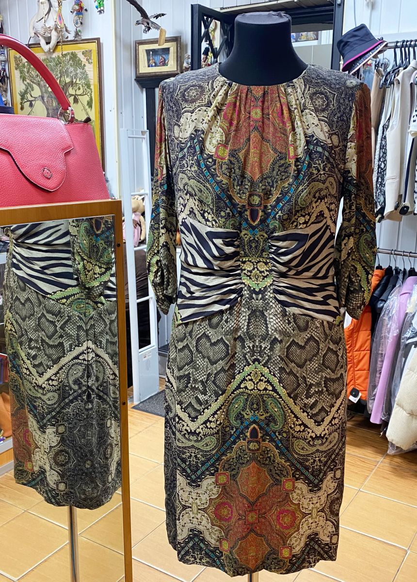 Платье Etro размер 48 цена 9 393 руб
Платье Maison Martin Margiela размер 40 цена 18 786 руб
Платье Max Mara размер 42 цена 10 959 руб
Платье Alberta Ferretti размер 42 цена 15 655 руб