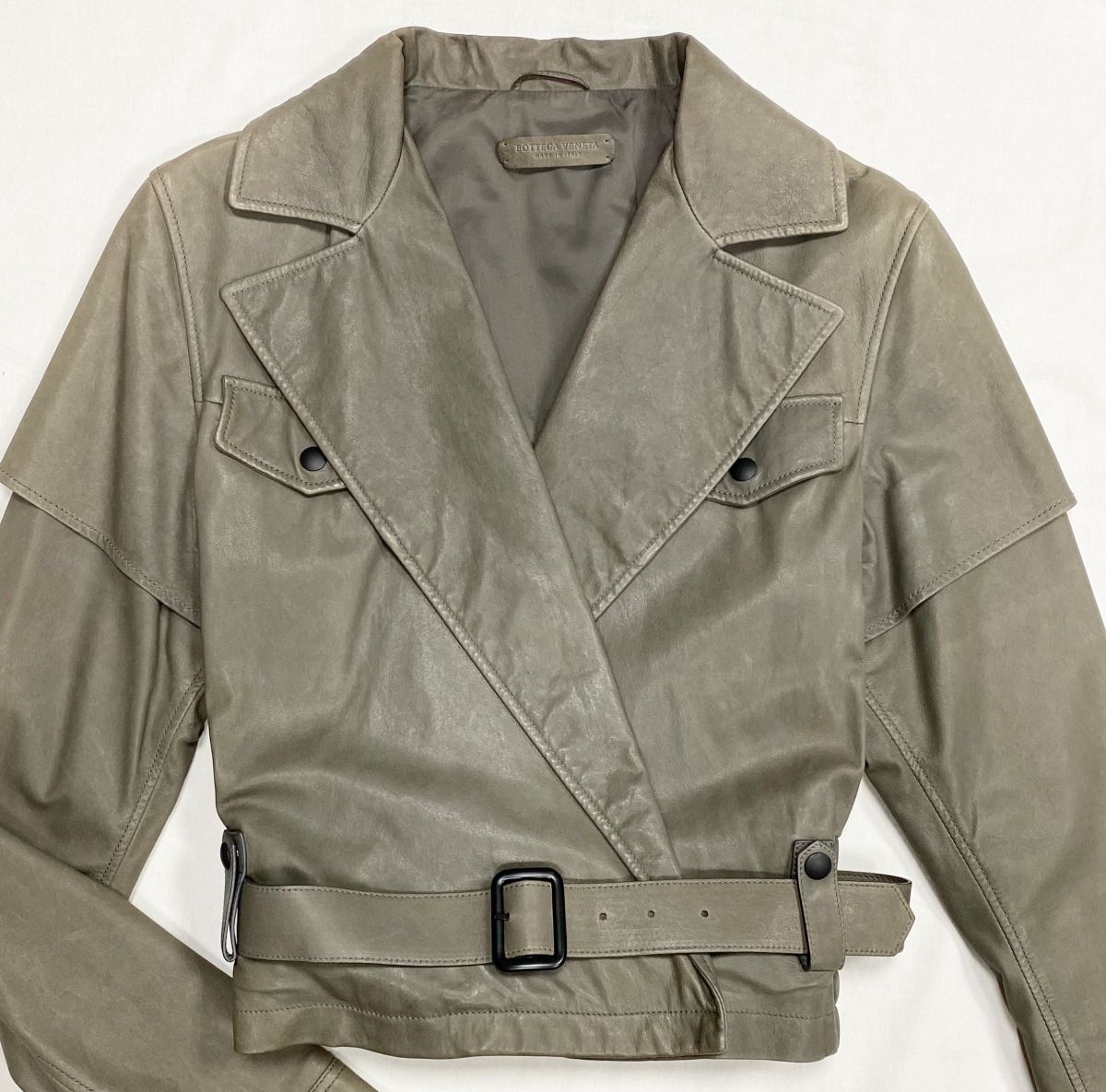 Куртка /кожа/ Bottega Veneta размер 42 цена 78 275 руб
Лоферы Doucals размер 38 цена 23 484 руб
