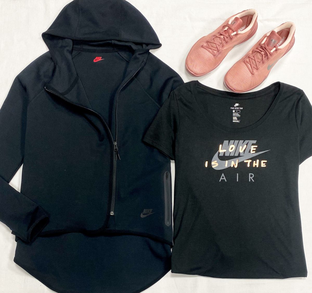 Толстовка Nike размер M цена 4 697 руб
Футболка Nike размер M цена 2 348 руб
Кроссовки Nike размер 38.5 цена 4 697 руб
