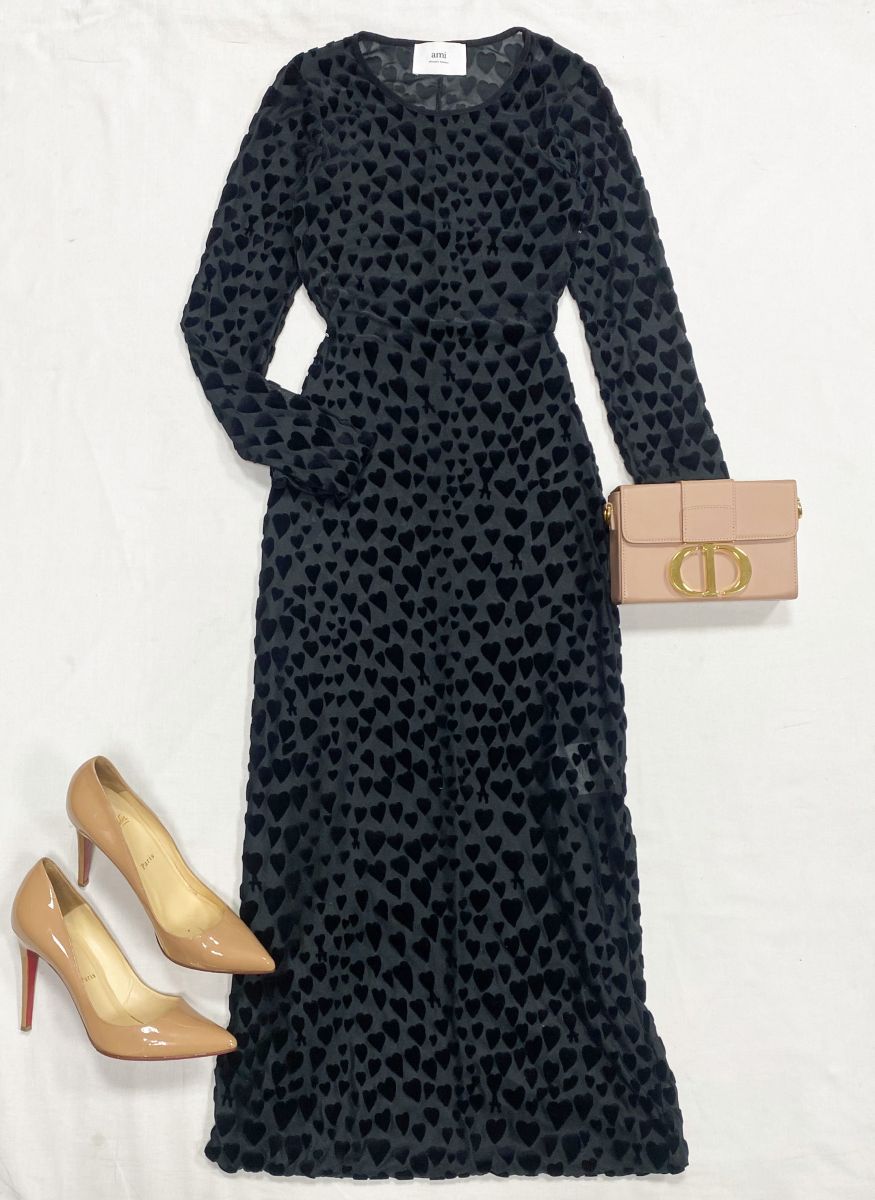 Платье Ami размер 38 цена 15 655 руб
Туфли Louboutin размер 40 цена 23 483 руб
Сумочка Christian Dior 