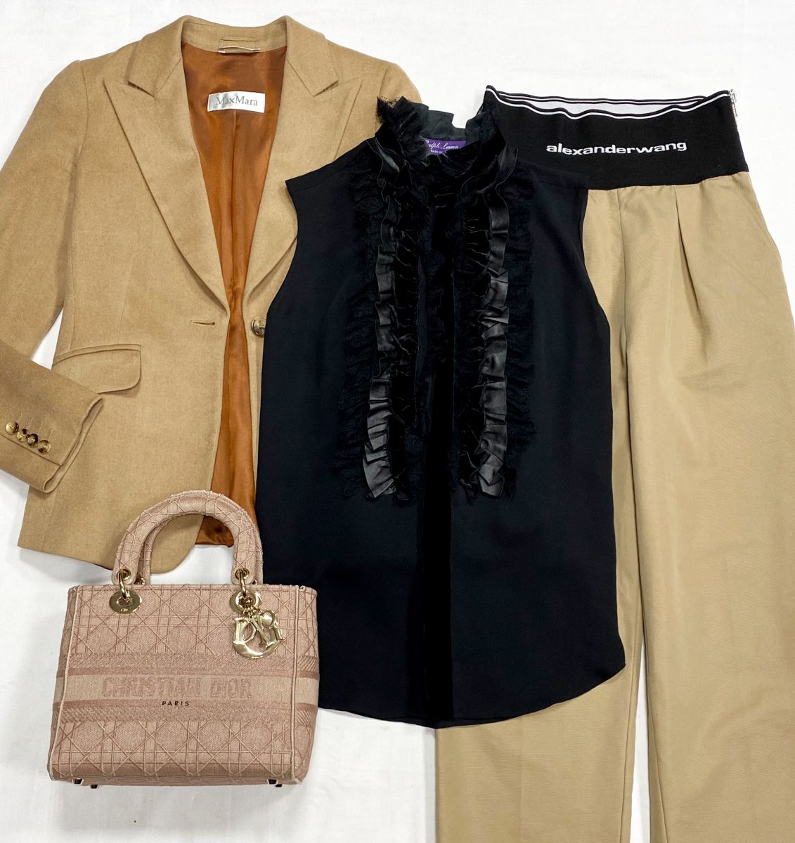 Жакет Max Mara размер 38 цена 10 959 руб
Топ Ralph Lauren размер 6 цена 15 655 руб
Брюки Alexander Wang размер 2 цена 15 655 руб
Сумка Christian Dior 