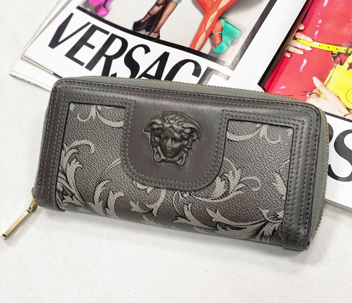 Кошелек Versace цена 3 077 руб
