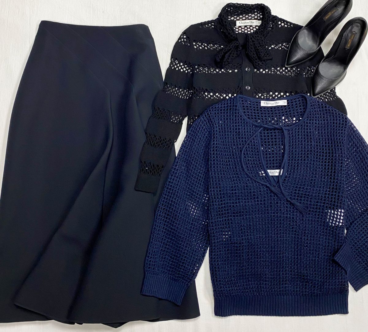 Кофты Christian Dior размер 34-36 цена по 31 310 руб 
Юбка Christian Dior размер 48 цена 39 138 руб 
Туфли Louis Vuitton размер 36 цена 23 483 руб