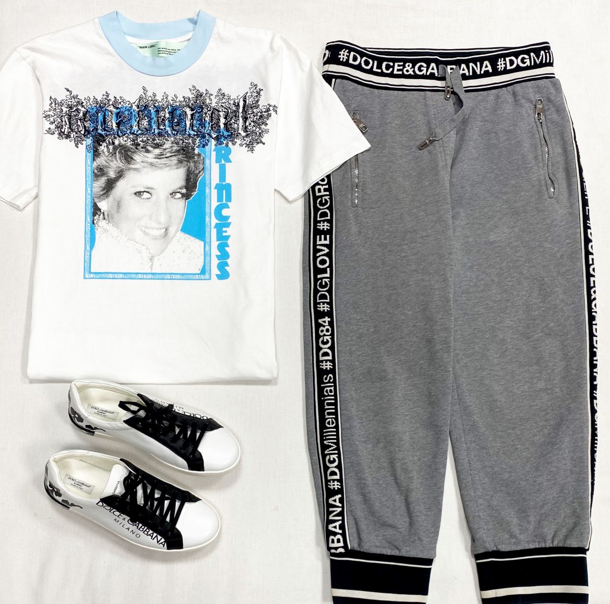 Бриджи Dolce Gabbana размер 38 цена 7 828 руб
Футболка Off White размер XS цена 7 828 руб
Кеды Dolce Gabbana размер 37 цена 15 655 руб
