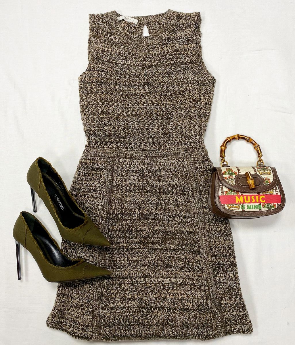 Платье Prada размер 40 цена 23 483 руб 
Туфли Tom Ford размер 39.5 цена 23 483 руб 
Сумка Gucci