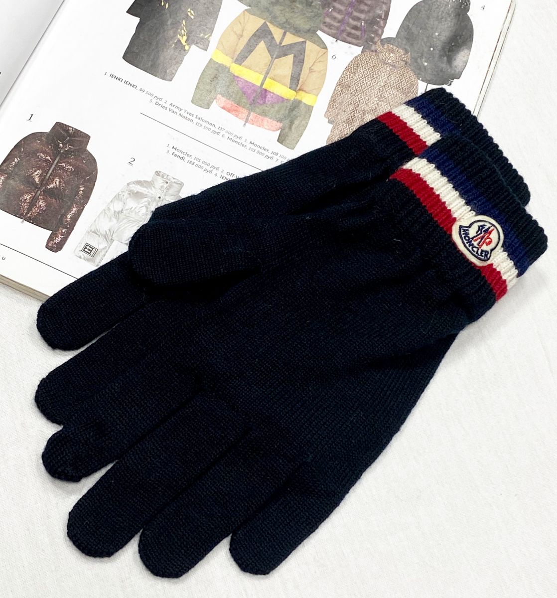 Перчатки Moncler цена 4 697 руб