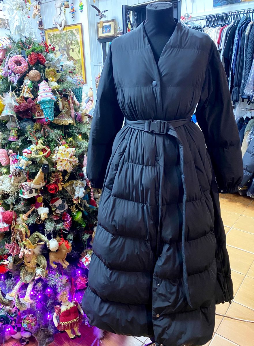 Пуховик Christian Dior размер M цена 125 240 руб
Ботинки Chanel размер 39.5 цена 125 240 руб
Сумка Christian Dior 