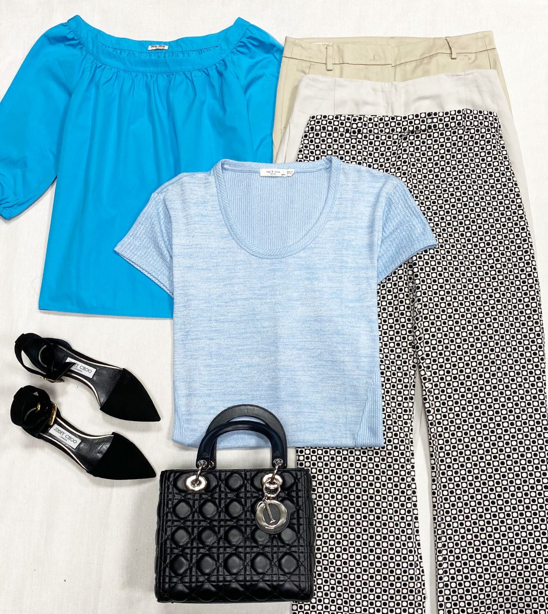 Кофта Miu Miu размер 38 цена 4 697 руб
Футболка Rag&amp;Bone размер XS цена 3 131 руб
Брюки Max Mara размер 44 цена по 4 697 руб
Босоножки Jimmy Choo размер 36.5 цена 15 655 руб
Сумка Christian Dior 
