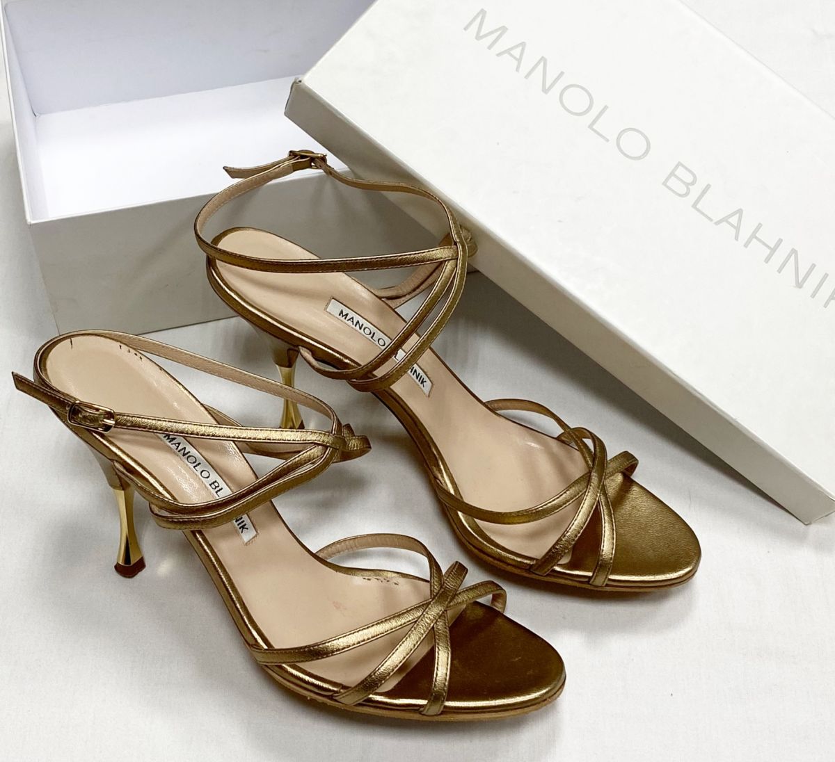 Босоножки Manolo Blahnik размер 40 цена 15 655 руб
