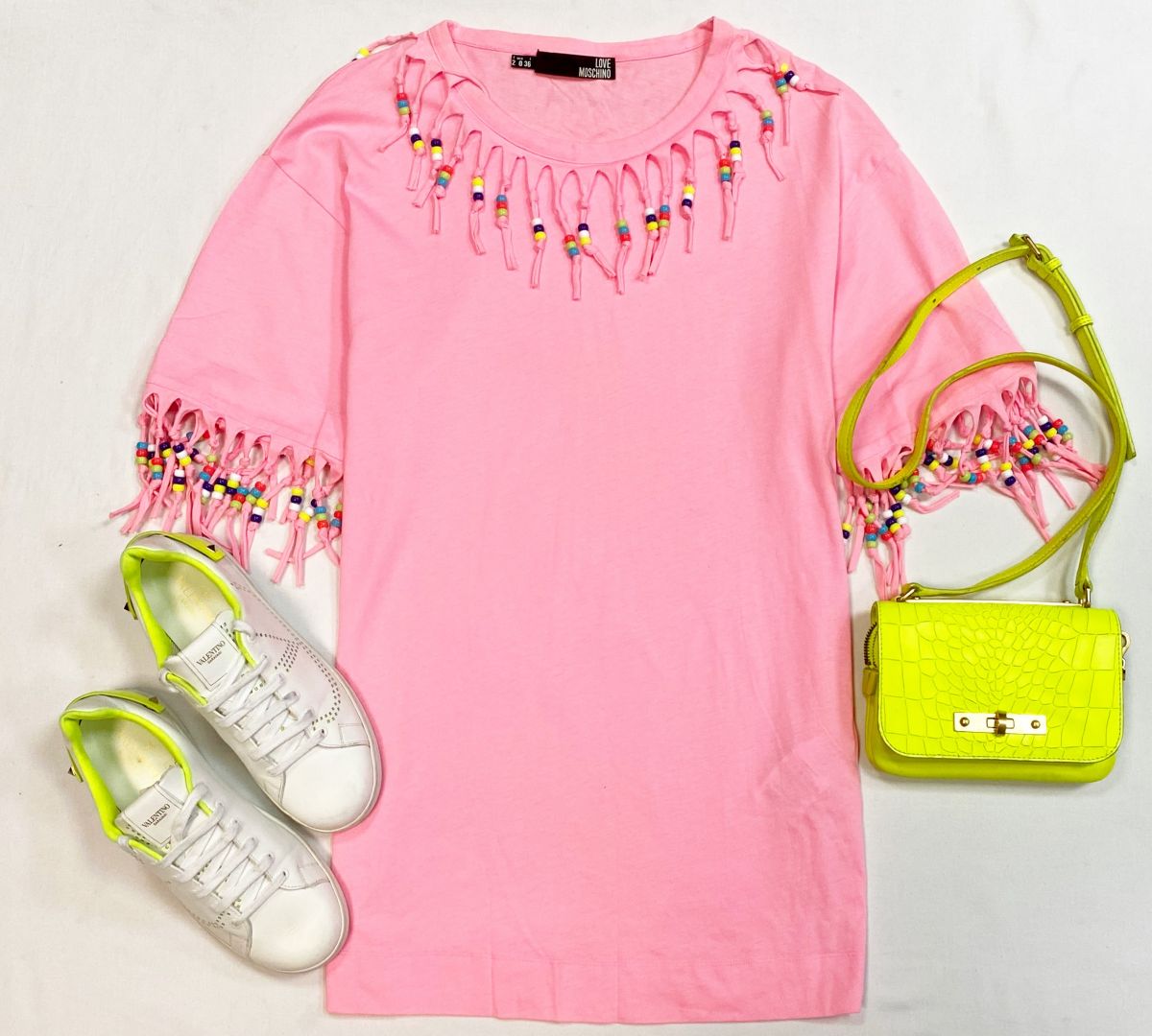 Футболка Moschino размер 36 цена 2 308 руб
Кеды Valentino размер 39 цена 23 078 руб
Сумка Marc Jacobs 