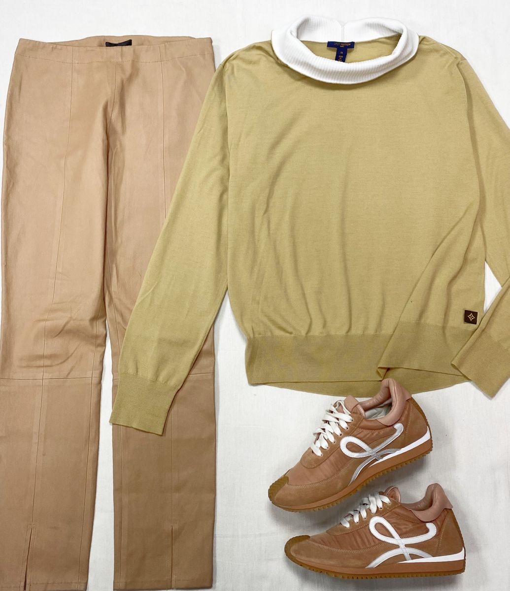 Брюки / кожа / The Row размер 6 цена 23 483 руб 
Кофта Louis Vuitton размер M цена 31 310 руб 
Кроссовки Loewe размер 38 цена 46 965 руб