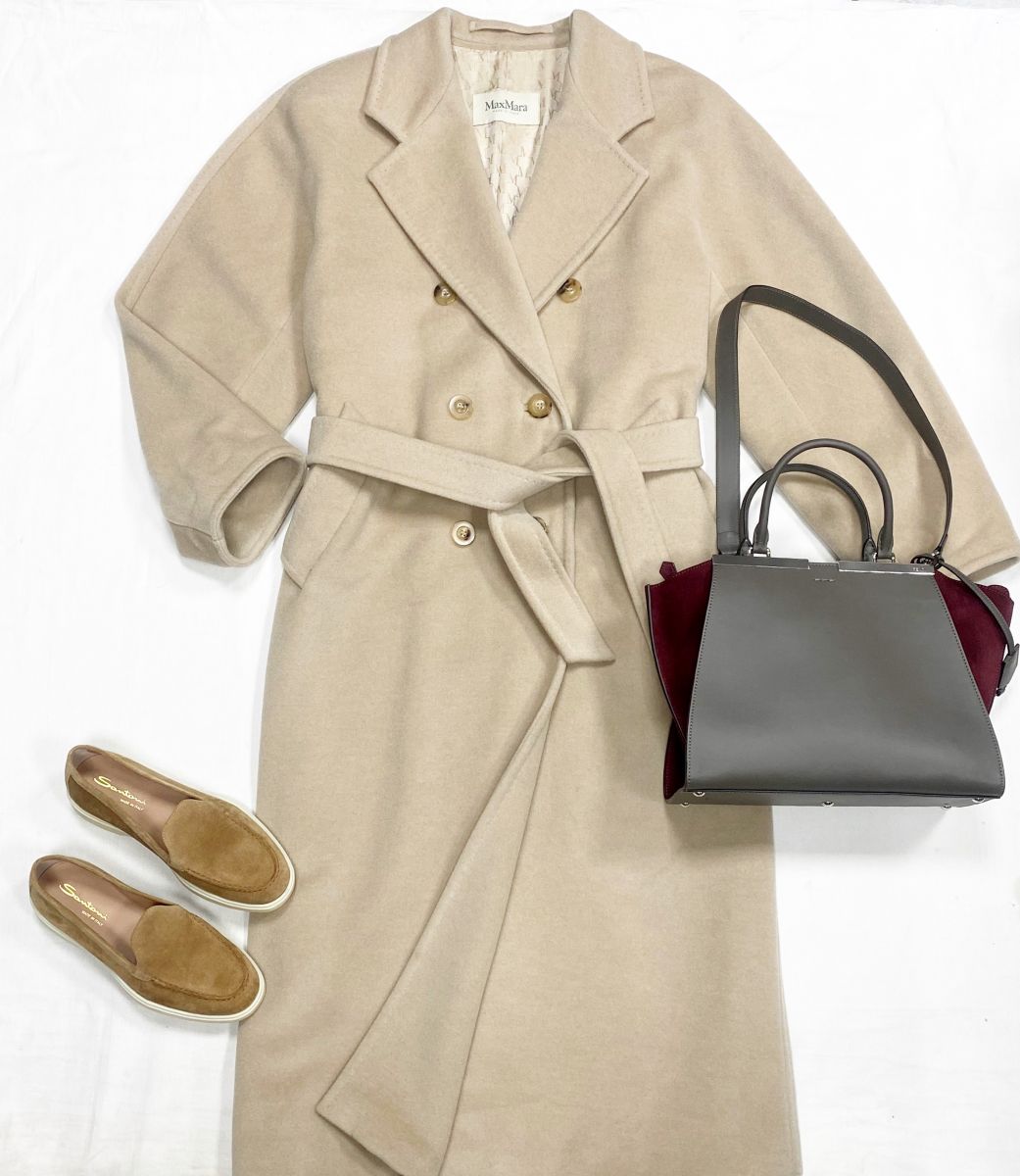 Пальто Max Mara размер 42 цена 117 413 руб
Лоферы Santoni размер 38 цена 31 310 руб
Сумка Fendi 