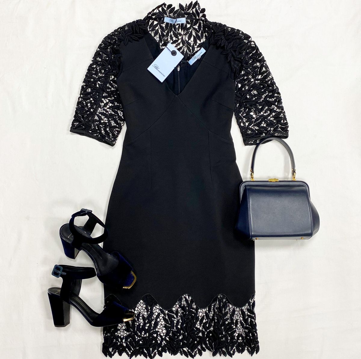 Платье + болеро Blumarine размер 46 цена 10 959 руб / с биркой / 
Босоножки Giuseppe Zanotti размер 40.5 цена 15 655 руб 
Сумка Ulyana Sergeenko