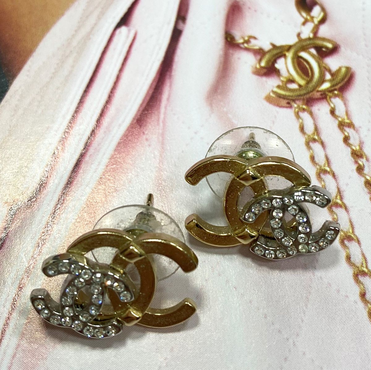 Пусеты Chanel цена 46 965 руб