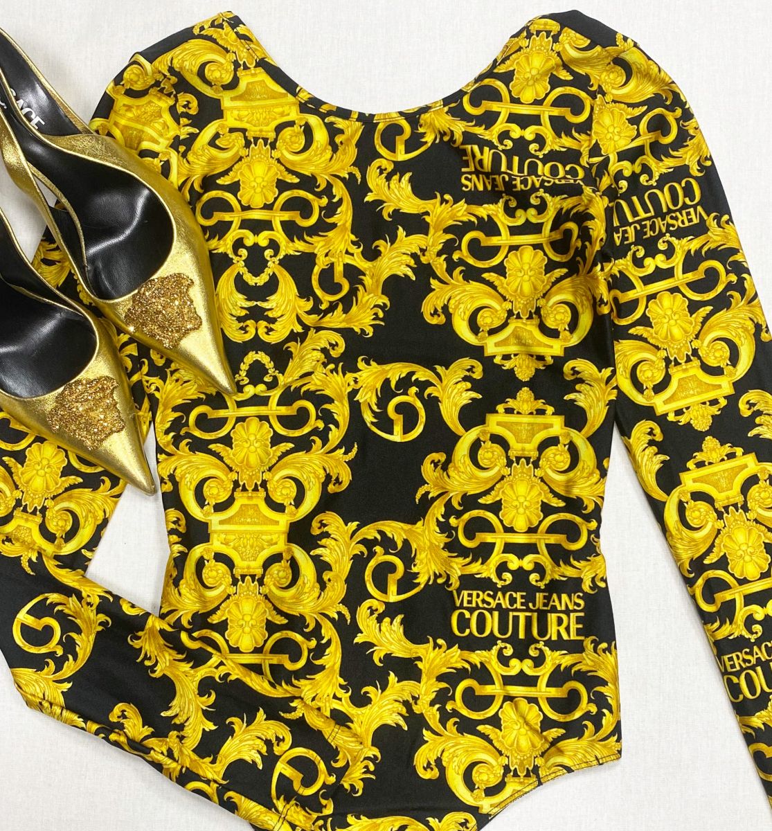 Боди Versace размер 38 цена 23 483 руб
Босоножки Versace размер 38 цена 23 483 руб