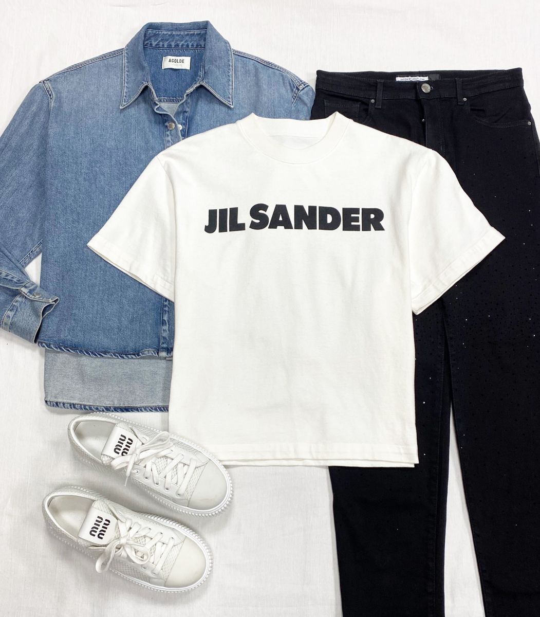 Рубашка Agolde размер XS цена 14 090 руб
Футболка Jil Sander размер S цена 15 655 руб
Джинсы Jacob Cohen размер 28 цена 10 959 руб
Кеды Miu Miu размер 39 цена 46 965 руб