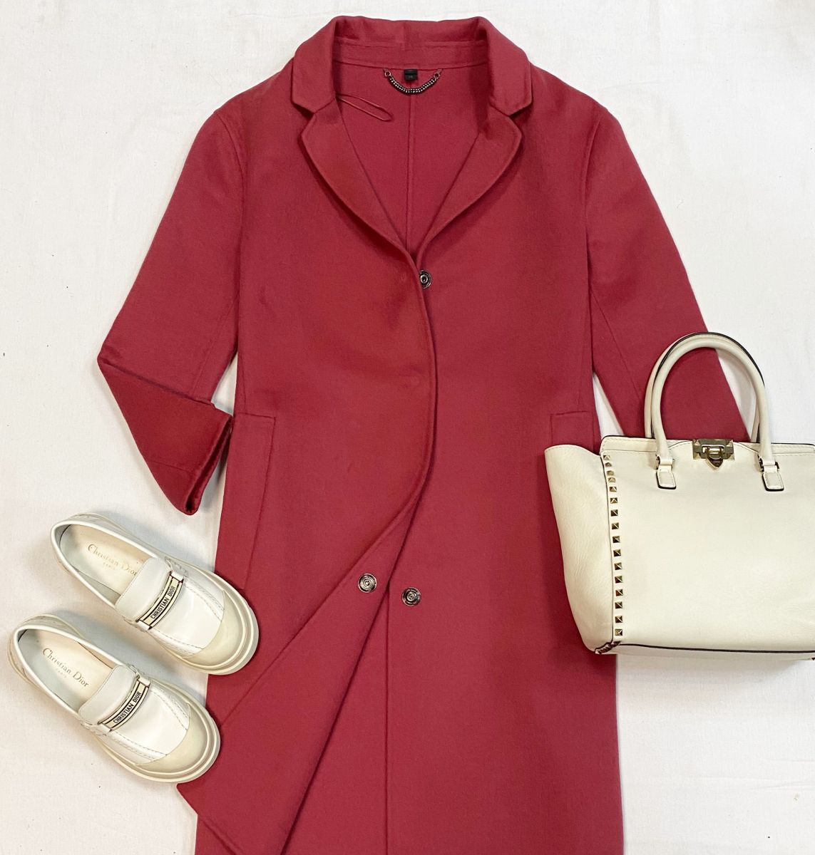 Пальто/кашемир/ Burberry размер 44 цена 38 463 руб
Лоферы Dior размер 37.5 цена 61 540 руб
Сумка Valentino 