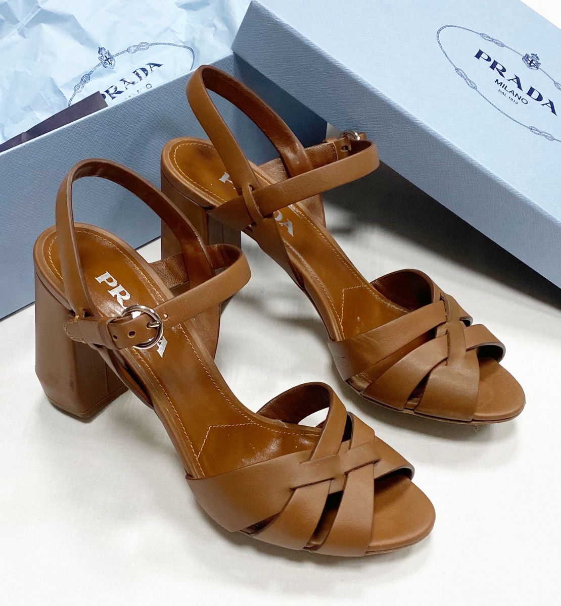 Босоножки Prada размер 39.5 цена 15 655 руб
