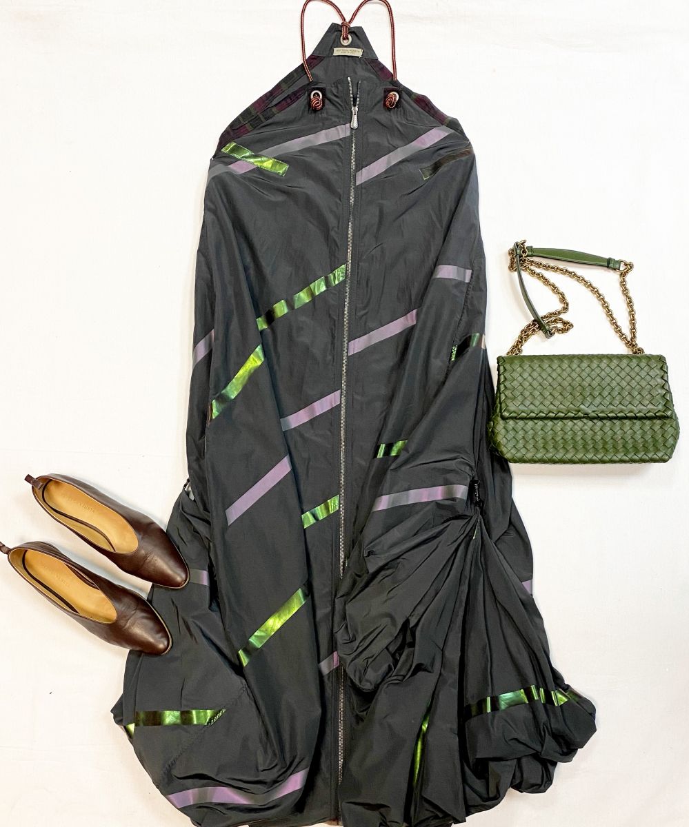 Сарафан Bottega Veneta размер M ценаи76 925 руб
Балетки Bottega Veneta размер 39.5 цена 15 385 руб
Сумка Bottega Veneta 