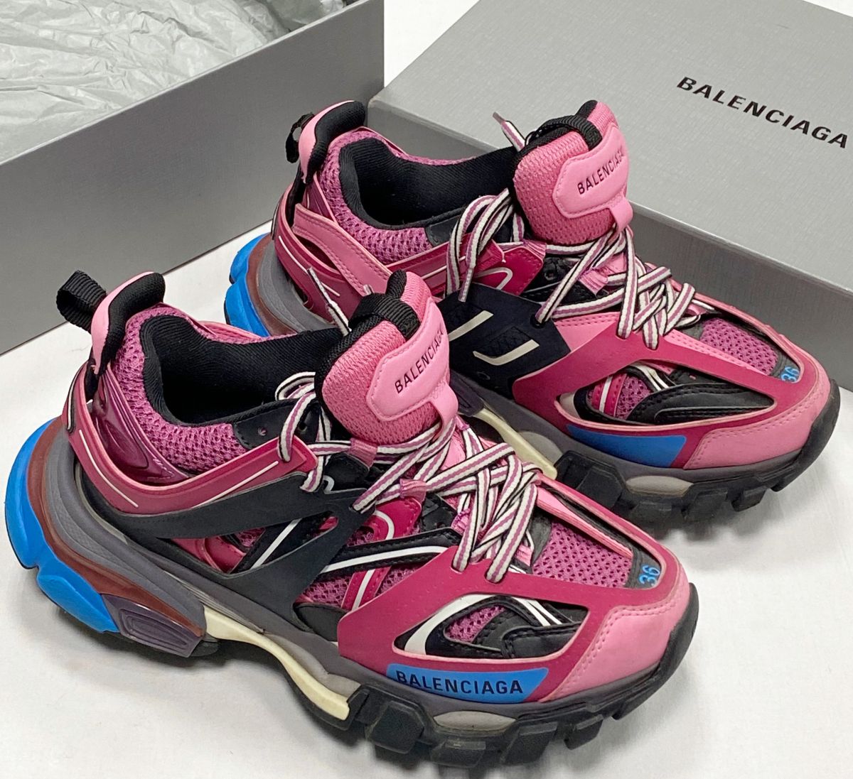 Кроссовки Balenciaga размер 36 цена 23 483 руб
