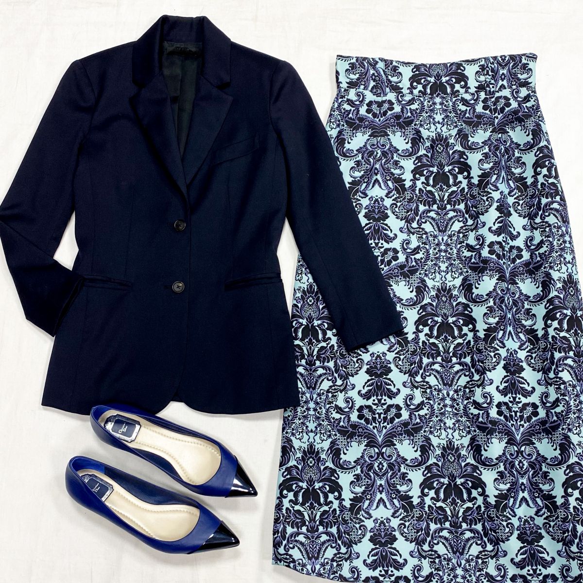 Жакет The Row размер 34 цена 15 655 руб
Юбка Miu Miu размер 40 цена 23 483 руб
Балетки Christian Dior размер 40 цена 23 483 руб