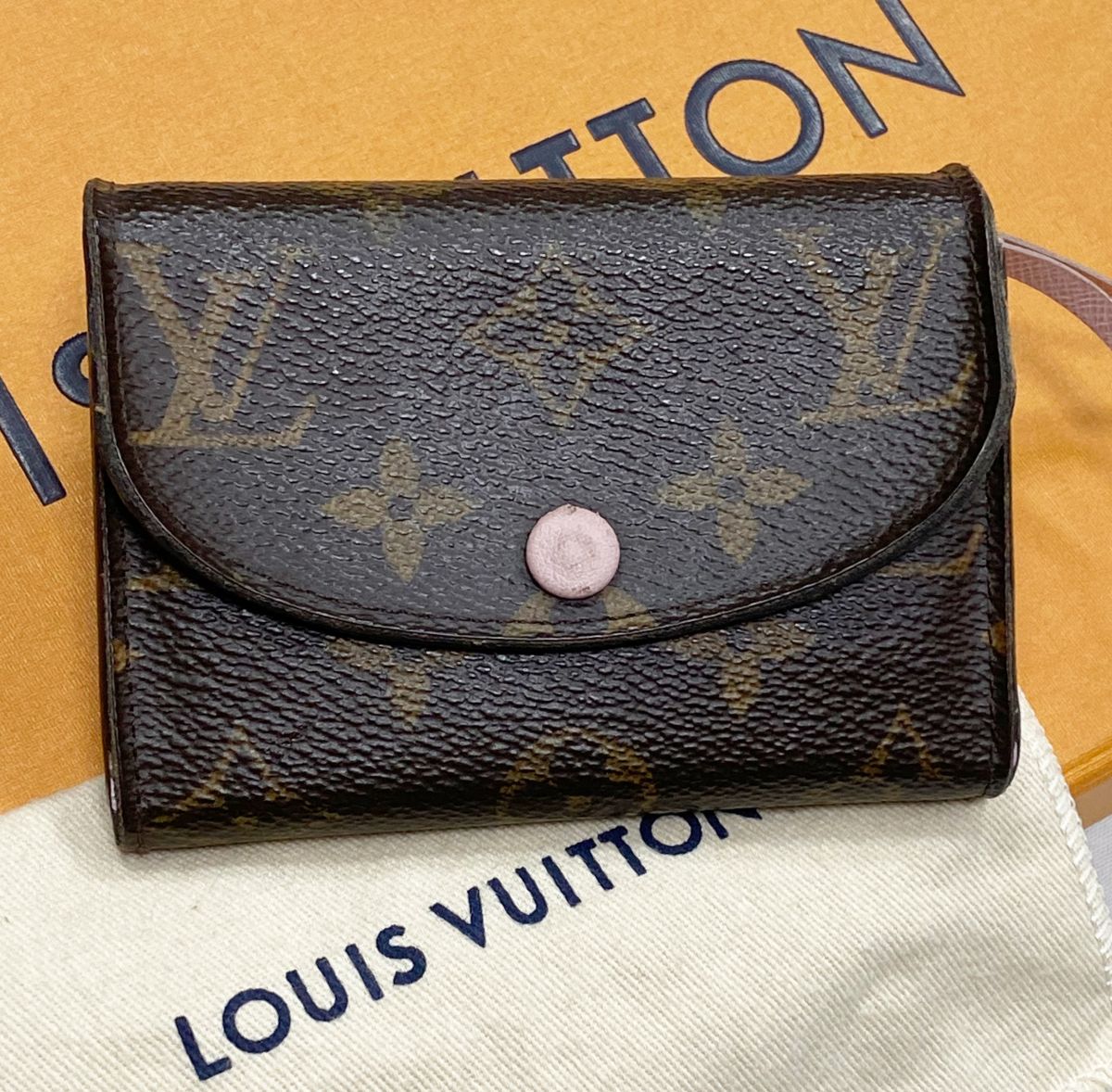 Кошелек Louis Vuitton цена 18786 руб