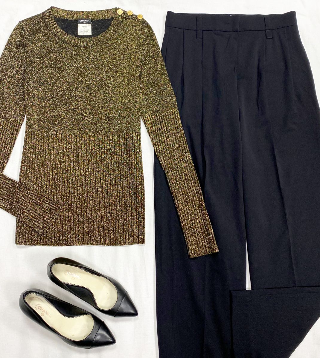 Кофта Chanel размер 36 цена 23 483 руб 
Брюки Brunello Cucinelli размер 40 цена 23 483 руб 
Туфли Chanel размер 37 цена 31 310 руб