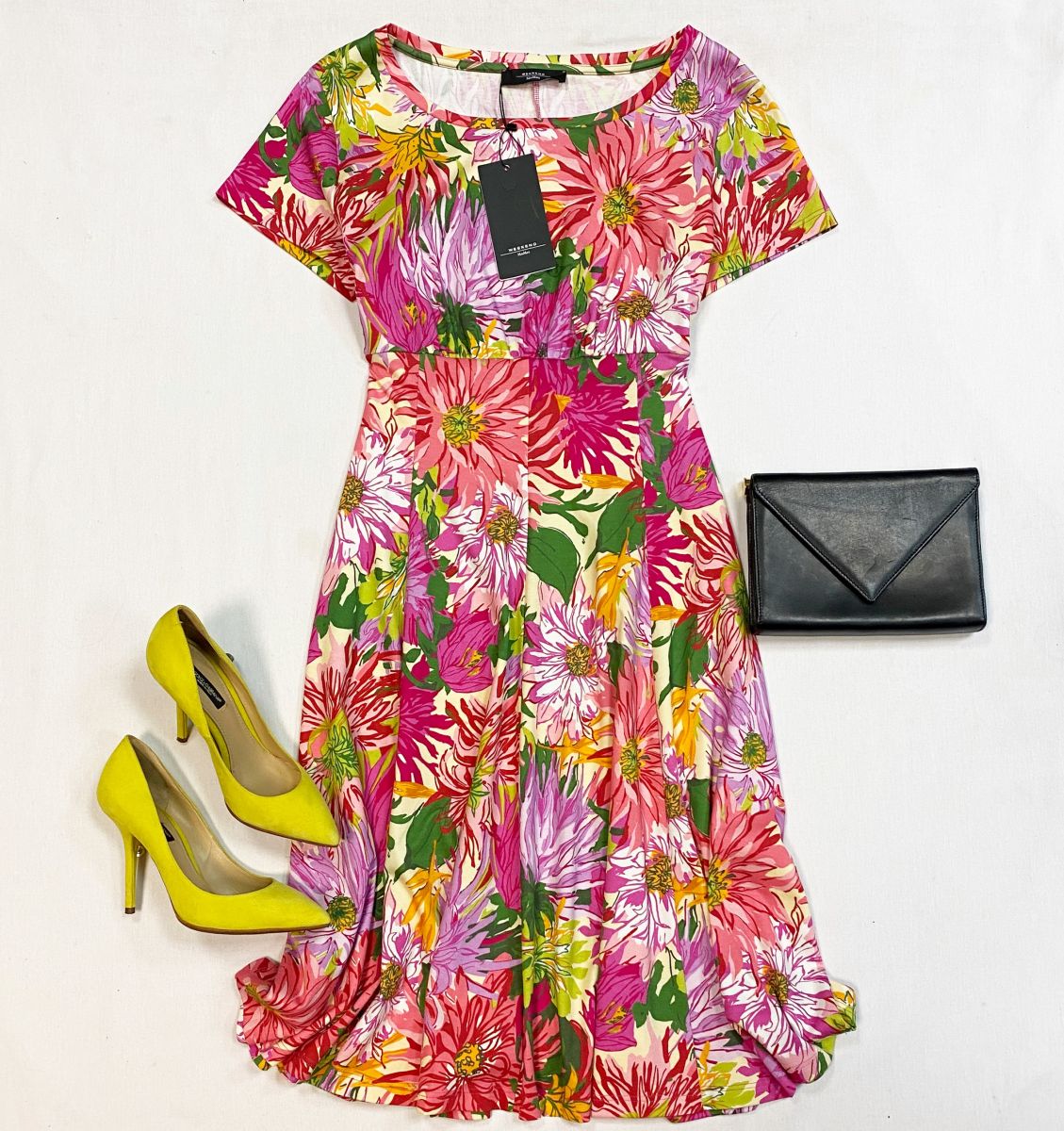 Платье Weekend размер XL цена 9 231 руб
Туфли Dolce Gabbana размер 36.5 цена 15 385 руб
Клатч Giuseppe Zanotti 