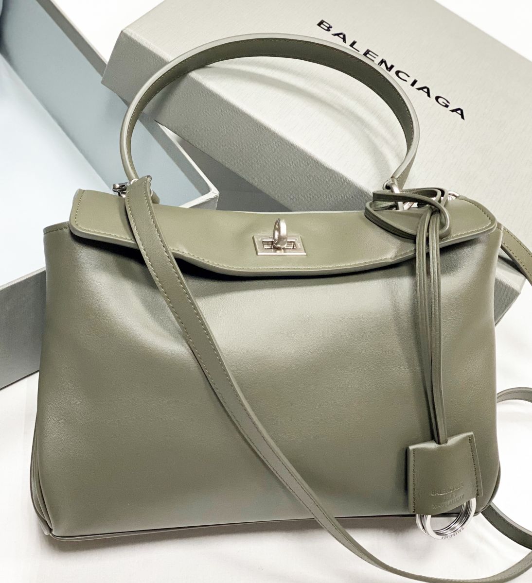 Сумка Balenciaga размер 25/20 цена 234 825 руб
