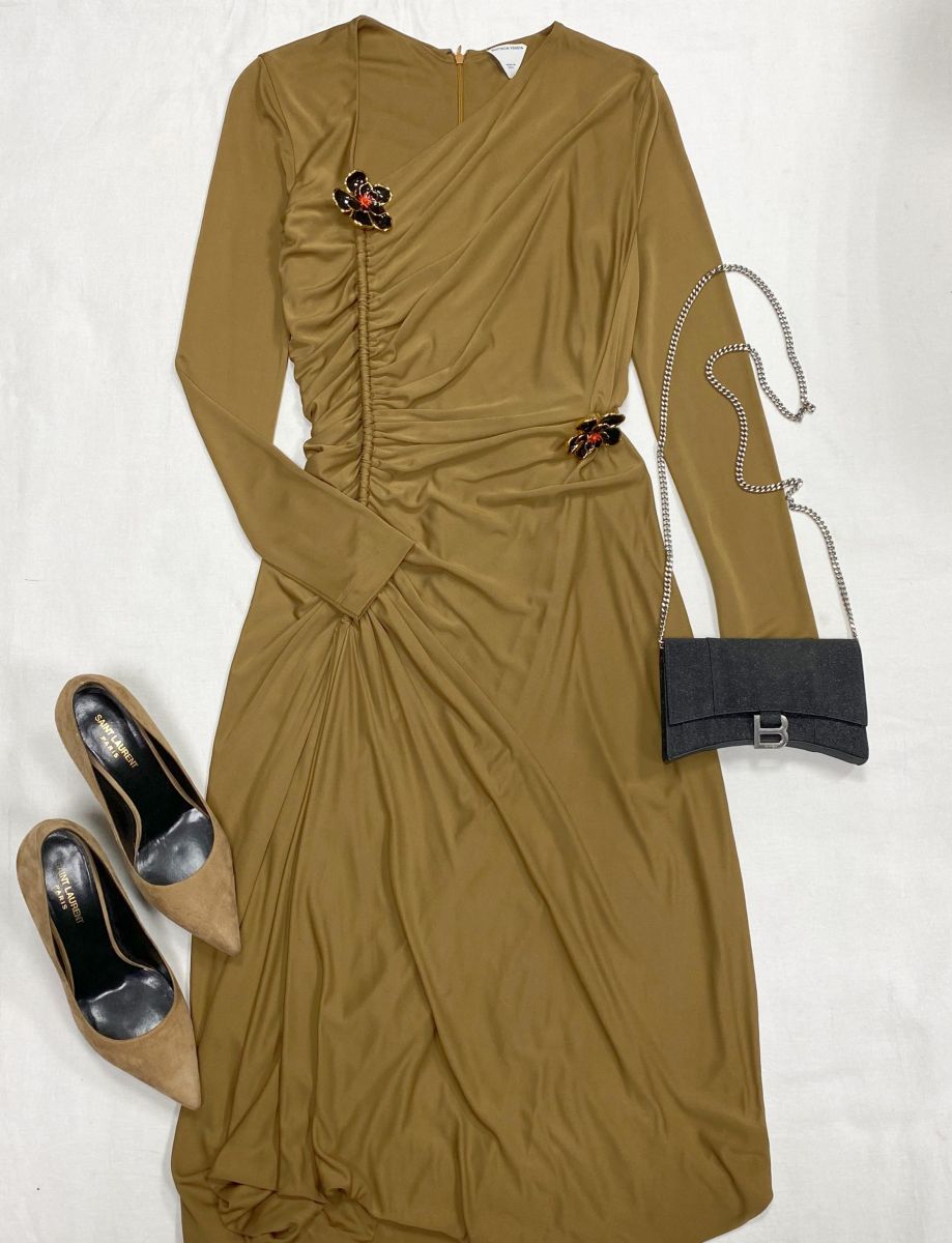 Платье Bottega Veneta размер 38 цена 31 310 руб Туфли Saint Laurent размер 39 цена 26 614 руб Сумочка Balenciaga