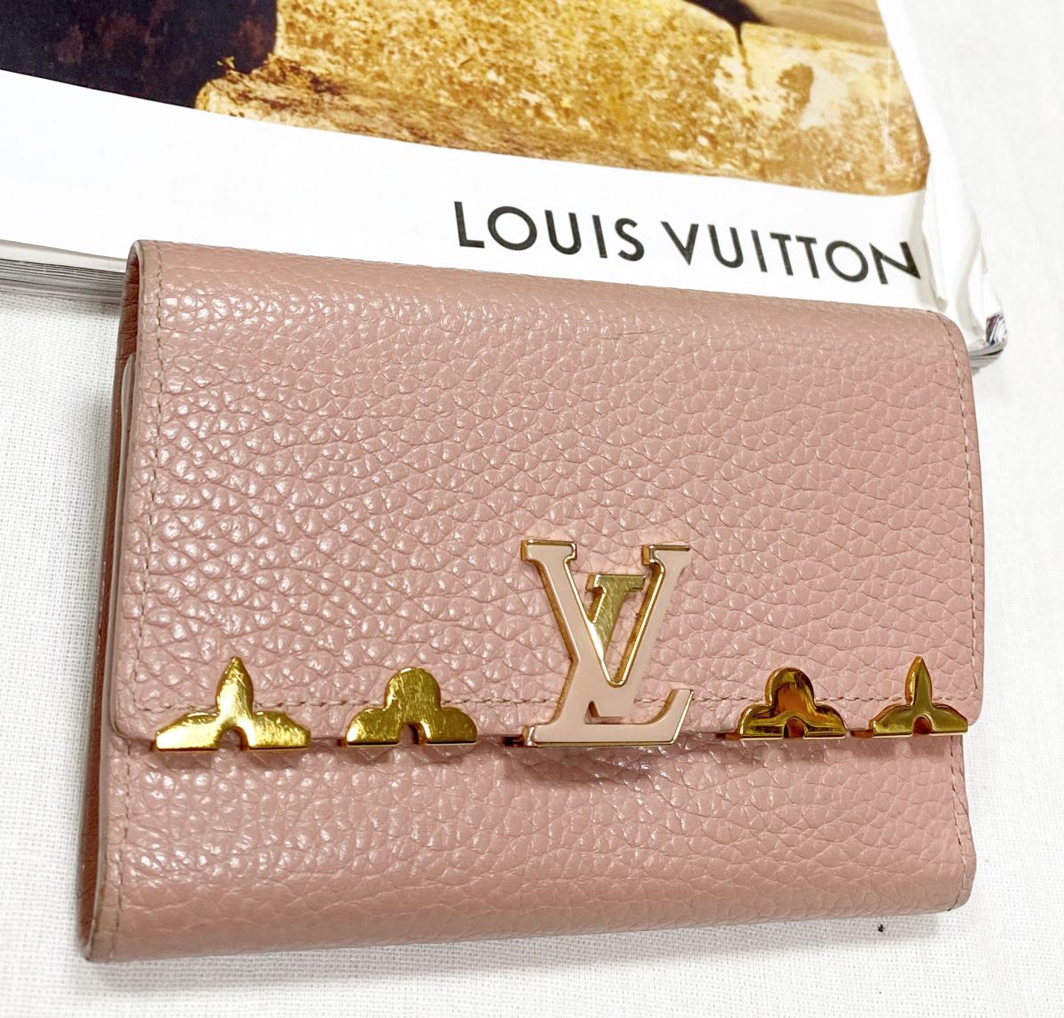 Кошелек Louis Vuitton цена 23 483 руб