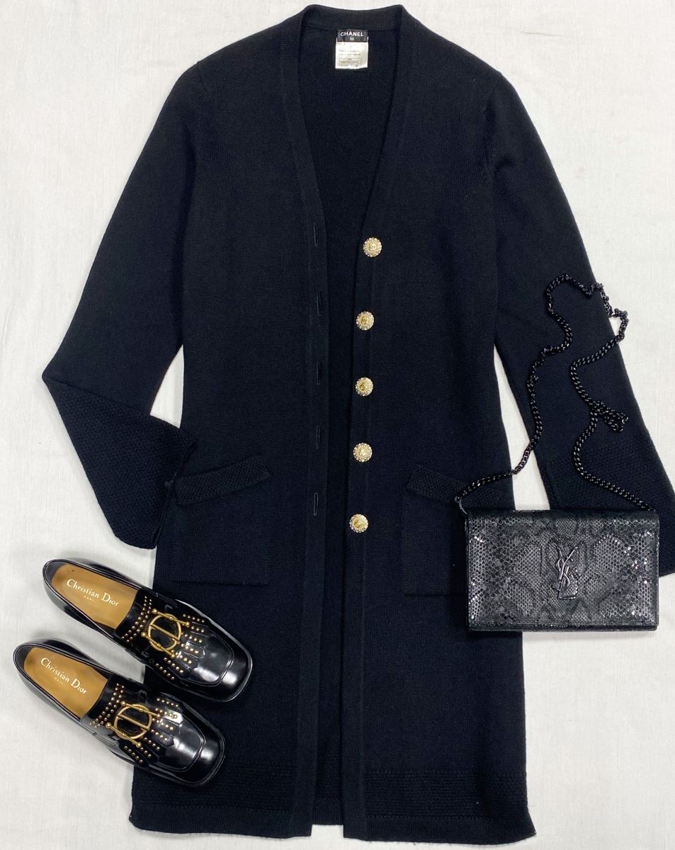 Кардиган Chanel размер 38 цена 46 965 руб
Лоферы Christian Dior размер 37 цена 54 793 руб
Сумка Saint Laurent 