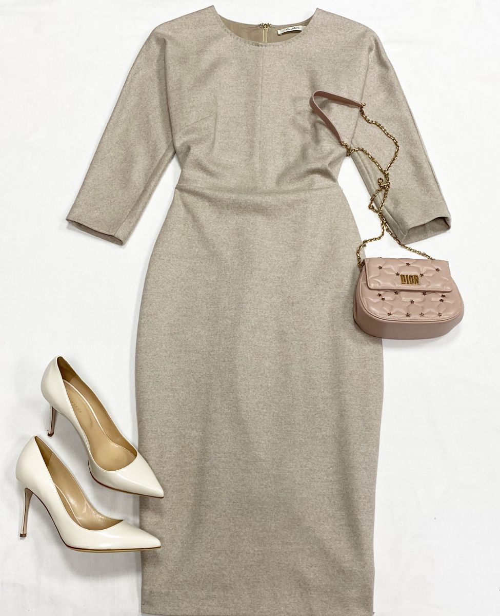 Платье Max Mara размер 38 цена 18 786 руб
Туфли Sergio Rossi размер 40 цена 15 655
руб
Сумочка Christian Dior 