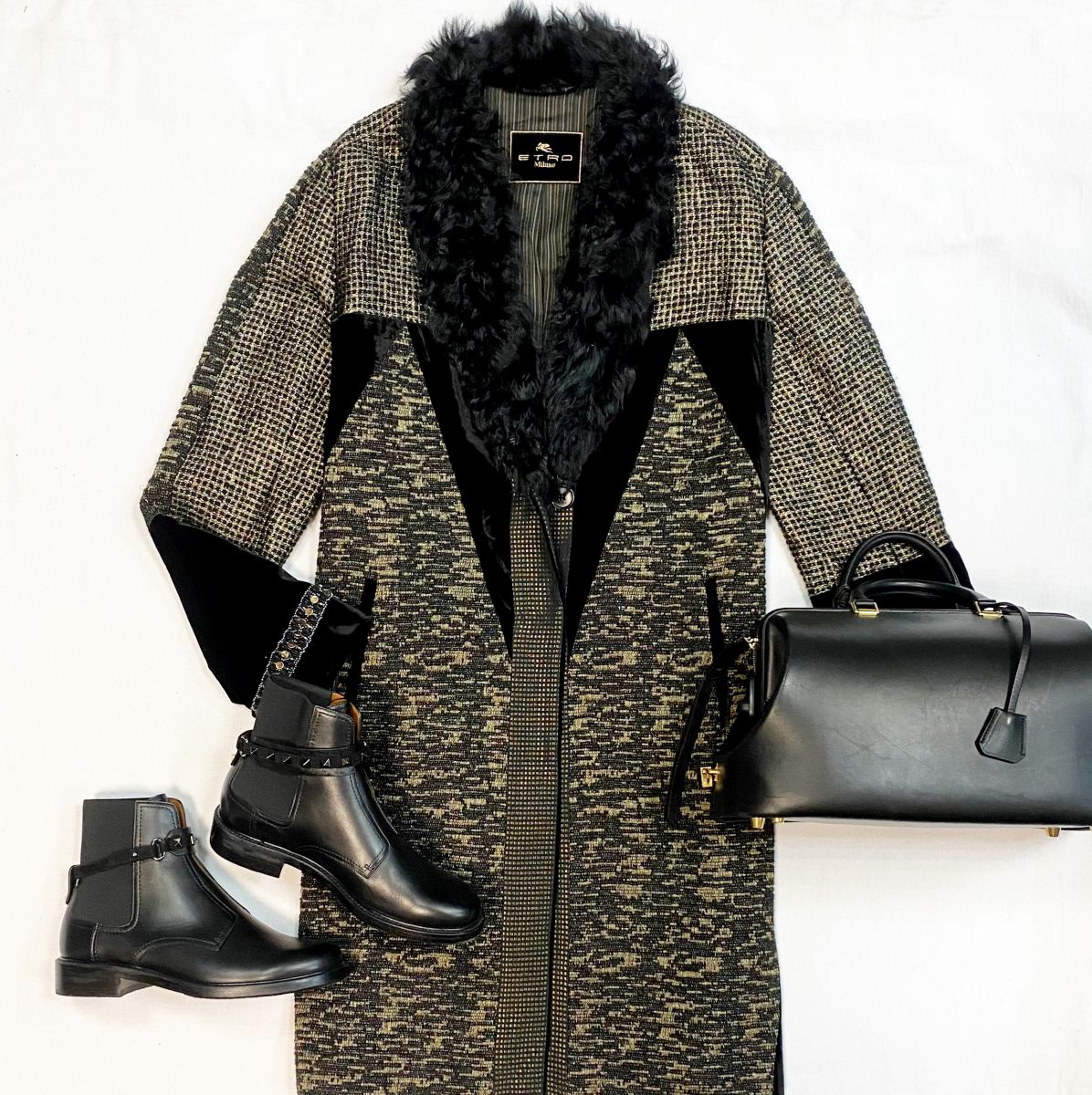 Пальто /люрекс/ Etro размер 46 цена 13 847 руб
Ботинки Valentino размер 38 цена 43 078 руб
Сумка Celine 