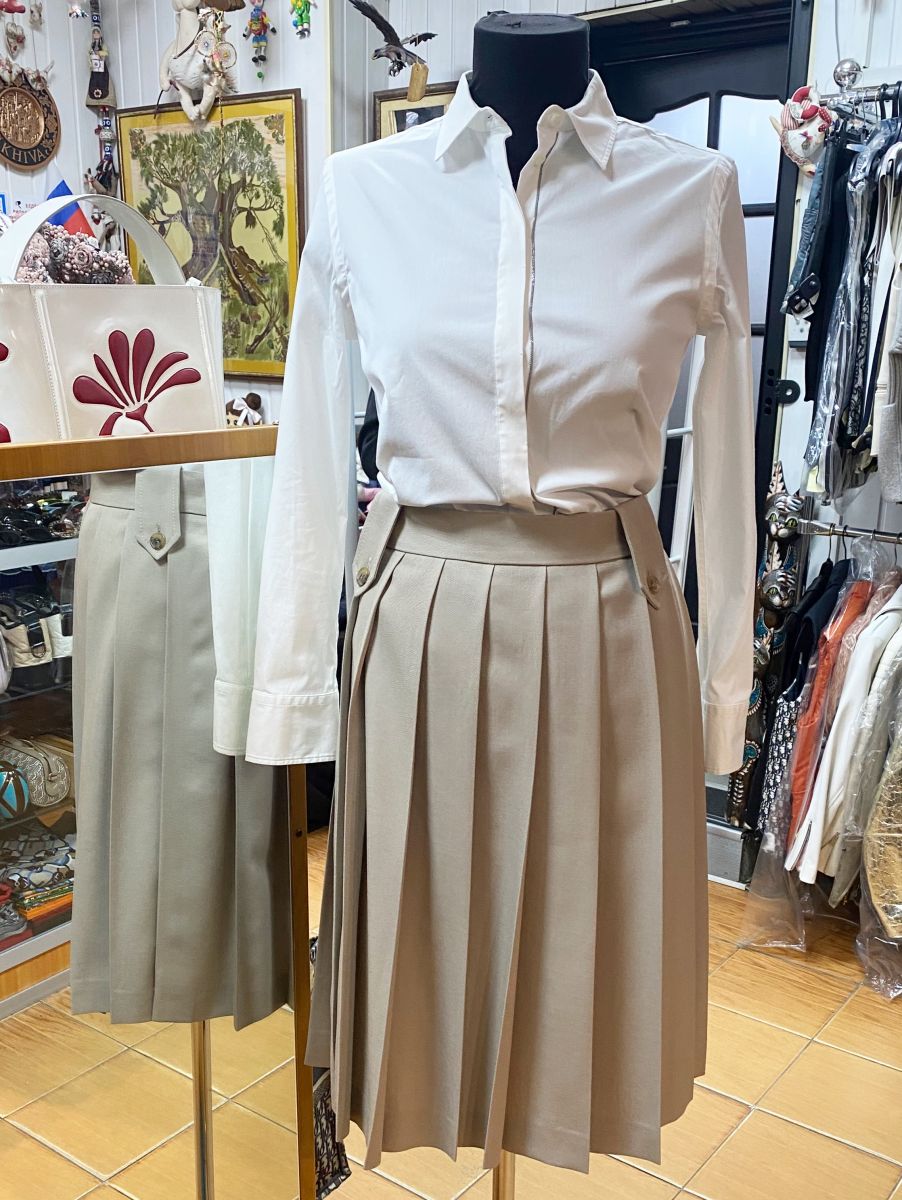 Юбка Miu Miu размер 38 цена 31 310 руб
Рубашка размер S цена 15 655 руб