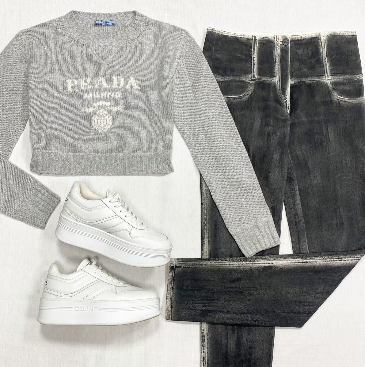 Кофта Prada размер 36 цена 46 965 руб
Джинсы Chanel размер 38 цена 31 310
Руб
Кеды Celine размер 38 цена 46 965 руб
